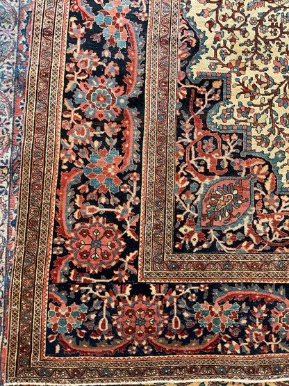 Antique Persian Sarouk Farrahan Rug, 8'10" x 11'10", in ivory, navy and red - photo 2