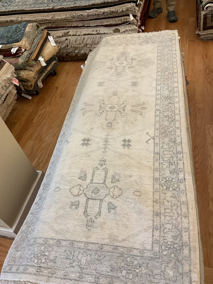 Pakistani Peshawar Runner, 2'7" x 5'10", in beige, grey and ivory - photo 2