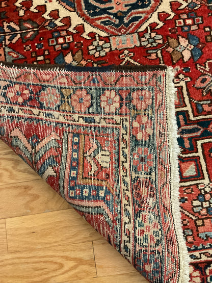 Vintage Persian Karajh Rug, 3'9" x 6'9", in ivory, navy and rust - photo 3