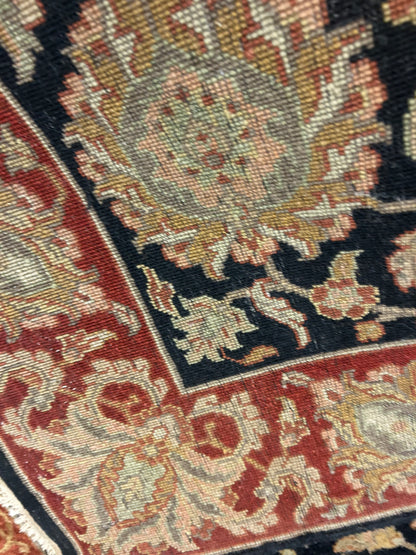 Indian Agra Jaipur Rug, 4' x 6', in black and burgundy - photo 3