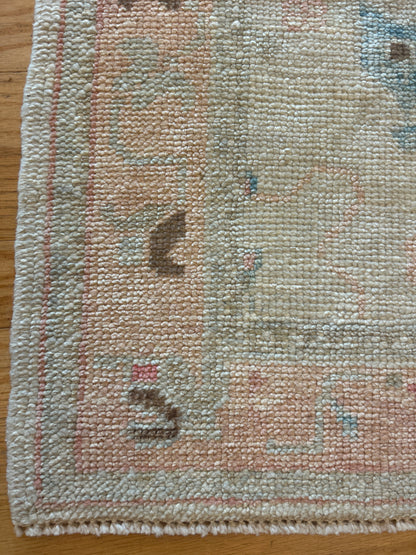 Turkish Oushak Rug, 2'3" x 3'8", in cream, peach, pink and teal - photo 3