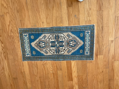 Vintage Turkish Anatolian Rug, 1'8" x 3'6", in blue, ivory and navy - photo 2