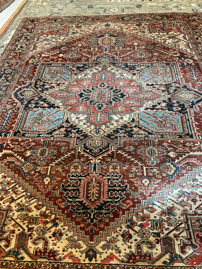 Antique Persian Heriz Rug, 9'5" x 12', in baby blue, ivory, navy and red - photo 4