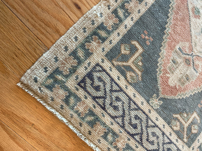 Vintage Turkish Anatolian Rug, 1'9" x 3'7", in grey, ivory, navy and rose - photo 3