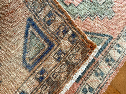 Vintage Turkish Anatolian Rug, 1'8" x 3'6", in green, grey, ivory and salmon - photo 4