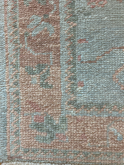 Turkish Oushak Rug, 2'3" x 3'5", in cream, peach and pink - photo 3