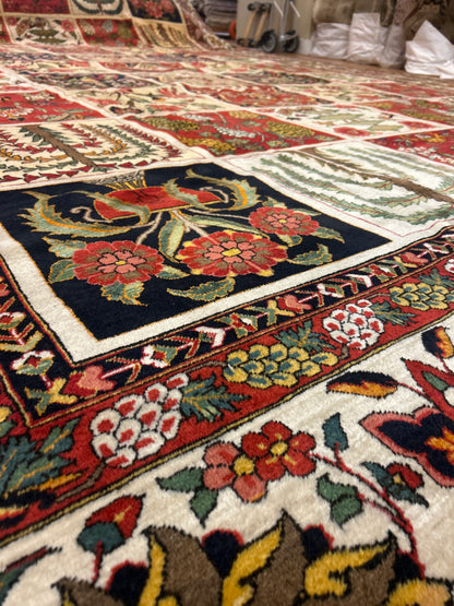 Vintage Persian Baktarie Rug, 13'7" x 19'6", in gold, green, ivory and red - photo 5