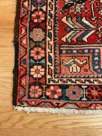Vintage Persian Karajh Rug, 3'9" x 6'9", in ivory, navy and rust - photo 4