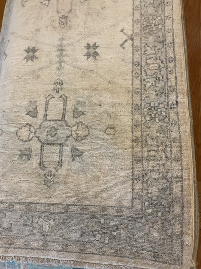 Pakistani Peshawar Runner, 2'7" x 5'10", in beige, grey and ivory - photo 3