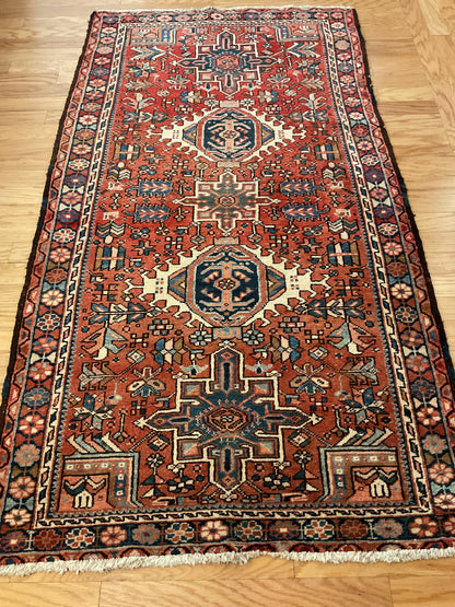 Vintage Persian Karajh Rug, 3'9" x 6'9", in ivory, navy and rust - photo 2
