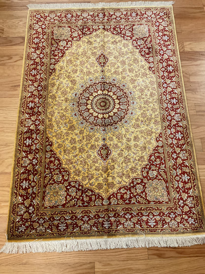 Persian Ghom Silk Rug, 3'4" x 4'11", in gold, red and yellow - photo 4