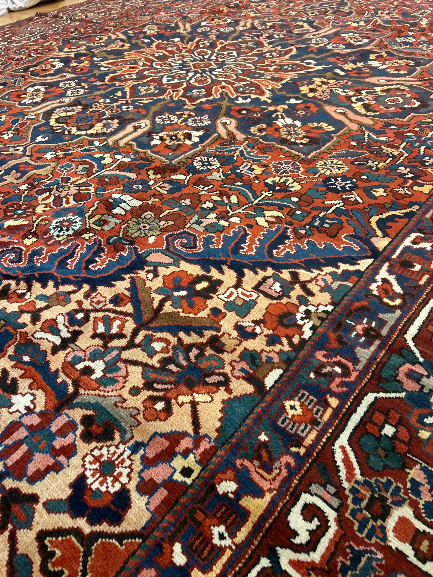 Persian Baktarie - 13.5x16.2 - 119671