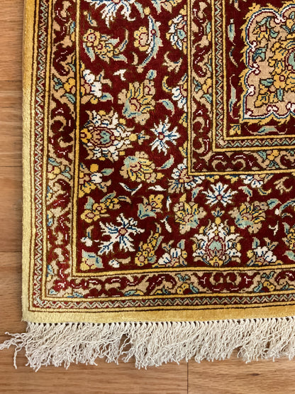 Persian Ghom Silk Rug, 3'4" x 4'11", in gold, red and yellow - photo 2