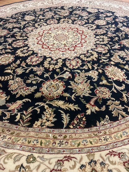 Indian Kashan Rug, 11'7" x 11'7", in black, green, ivory and red - photo 3