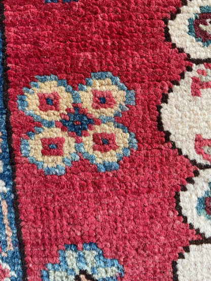 Pakistani Mohal Runner, 2'9" x 13'7", in ivory, navy, red and teal - photo 3