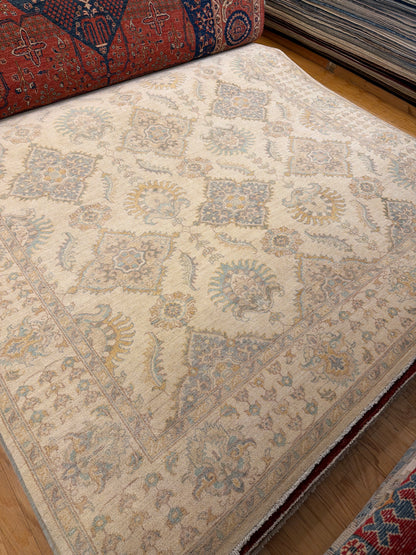 Pakistani Peshawar Rug, 8'1" x 10'3", in beige, gold, grey and ivory - photo 6