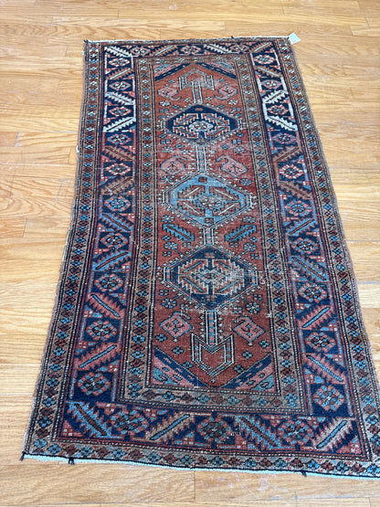 Antique Persian Heriz Rug, 3' x 5'3", in brick, navy, rust and teal - photo 4