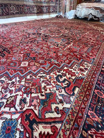 Antique Persian Heriz Rug, 11'5" x 17', in blue, ivory, navy and red - photo 5
