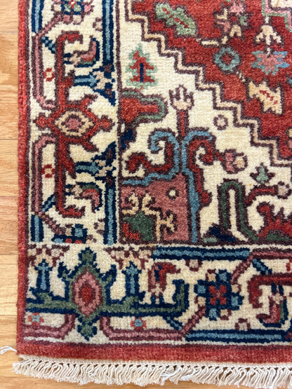 Indian Heriz Runner, 2'7" x 9'10", in ivory, navy, rust and teal - photo 3