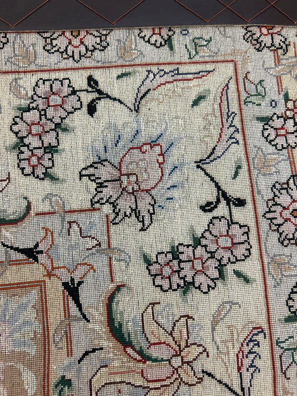 Persian Tabriz Rug with Silk, 5' x 6'8", in pink - photo 3