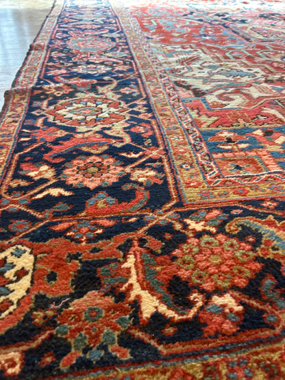 Persian Heriz Rug, 9'9" x 12'9", in blue, ivory, navy and red - photo 4