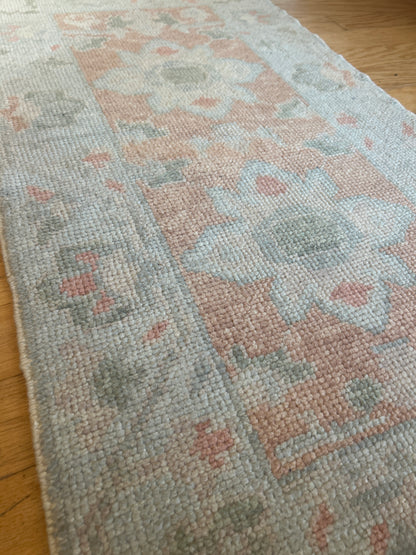 Turkish Oushak Rug, 2'1" x 3'8", in cream, peach, pink and teal - photo 2