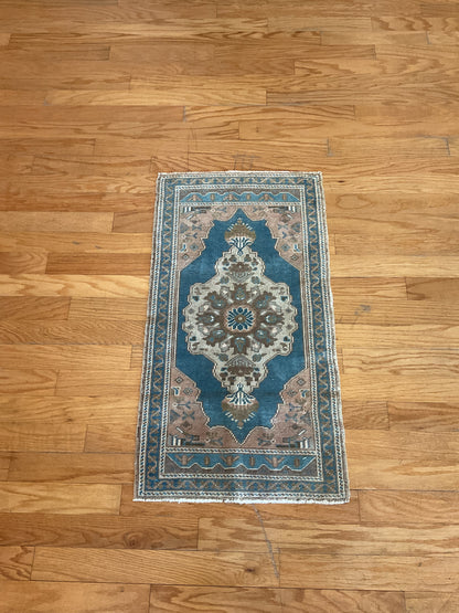 Vintage Turkish Anatolian Rug, 1'8" x 3'6", in brown, ivory and teal - photo 2