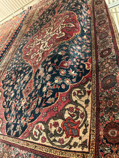 Antique Persian Sarouk Farahan Rug, 4'2" x 6'7", in ivory, navy, pink and red - photo 2