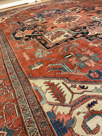 Antique Persian Serapi Rug, 11'9" x 17', in ivory, navy, rust and teal - photo 6