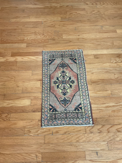 Vintage Turkish Anatolian Rug, 1'9" x 3'2", in beige, black, grey and pink - photo 2