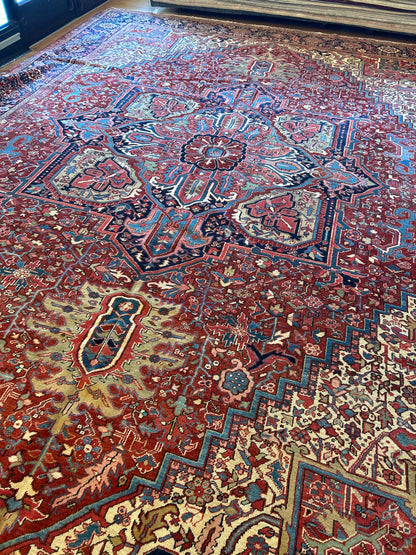 Antique Persian Heriz Rug, 12'2" x 16'8", in blue, ivory, navy and red - photo 4