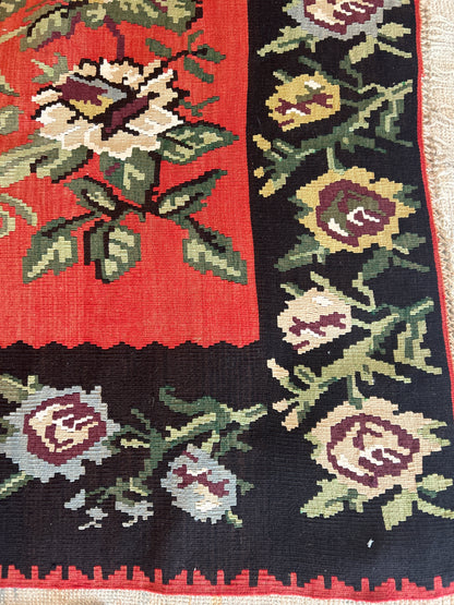 Vintage Turkish Kilim, 8'6" x 11'7", in black, green, ivory and red - photo 3