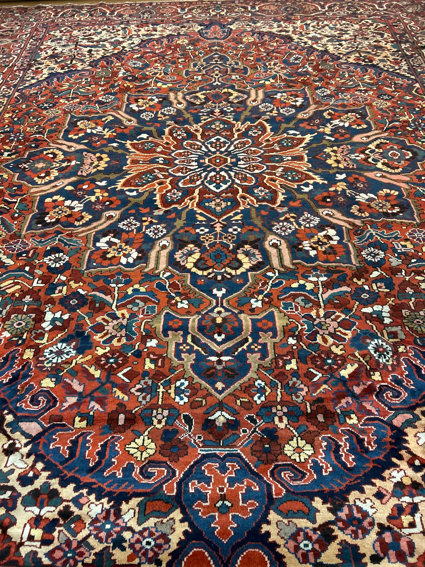 Persian Baktarie - 13.5x16.2 - 119671