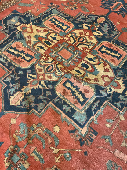 Antique Persian Serapi Rug, 12'8" x 17'7", in brick, navy and peach - photo 2