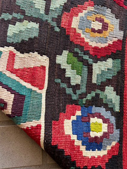 Vintage Turkish Bessarabian Kilim, 5'1" x 9'4", in black, green, ivory and red - photo 3