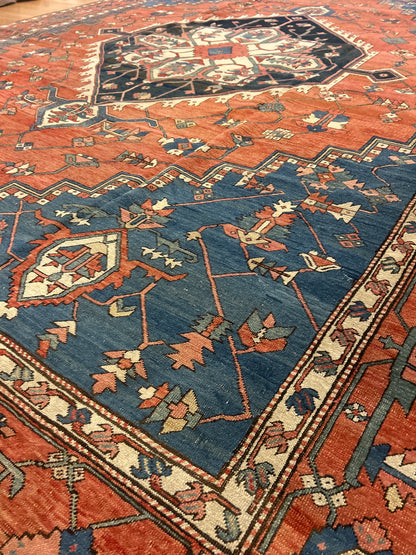 Antique Persian Serapi Rug, 11'3" x 14'5", in blue, ivory, navy and rust - photo 5