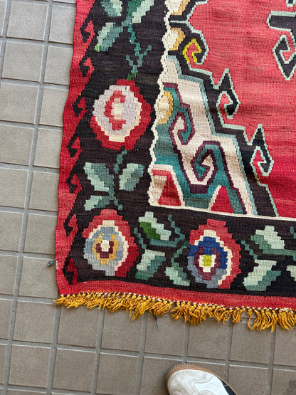 Vintage Turkish Bessarabian Kilim, 5'1" x 9'4", in black, green, ivory and red - photo 2