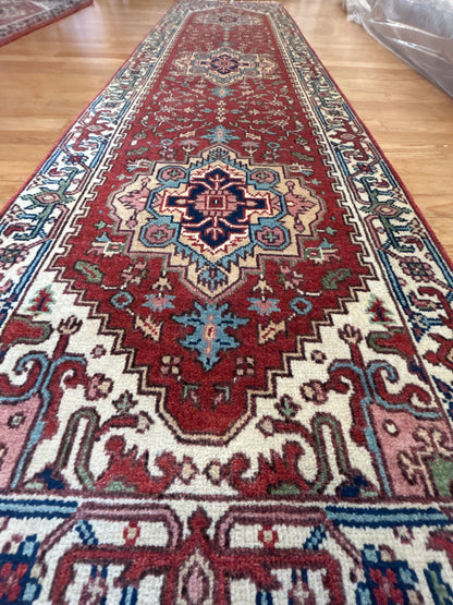 Indian Heriz Runner, 2'7" x 9'10", in ivory, navy, rust and teal - photo 4