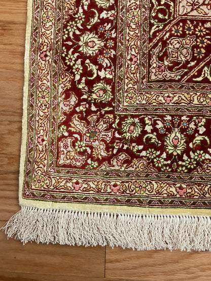 Persian Ghom Silk Rug, 3'3" x 4'10", in gold, ivory and red - photo 2