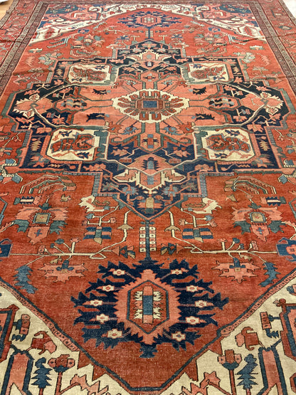 Antique Persian Serapi Rug, 11'9" x 17', in ivory, navy, rust and teal - photo 2