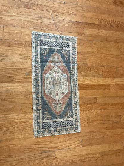 Vintage Turkish Anatolian Rug, 1'9" x 3'7", in grey, ivory, navy and rose - photo 2