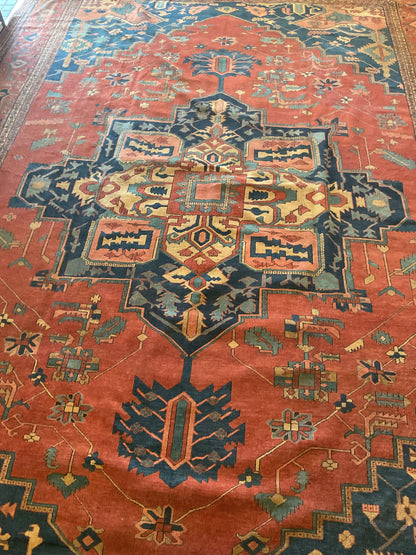 Antique Persian Serapi Rug, 12'8" x 17'7", in brick, navy and peach - photo 3