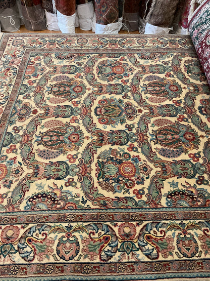 Indian Varamin Rug, 6' x 9', in green, ivory, red and teal - photo 4