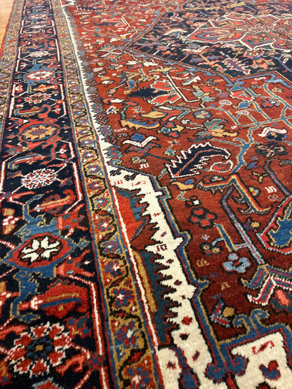 Antique Persian Heriz Rug, 9'2" x 13'8", in ivory, navy and red - photo 5