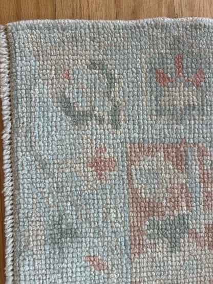 Turkish Oushak Rug, 2'1" x 3'8", in cream, peach, pink and teal - photo 3