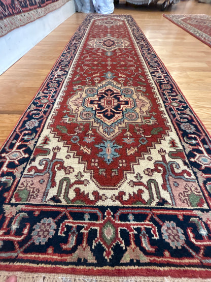 Indian Heriz Runner, 2'7" x 9'10", in ivory, navy and rust - photo 2