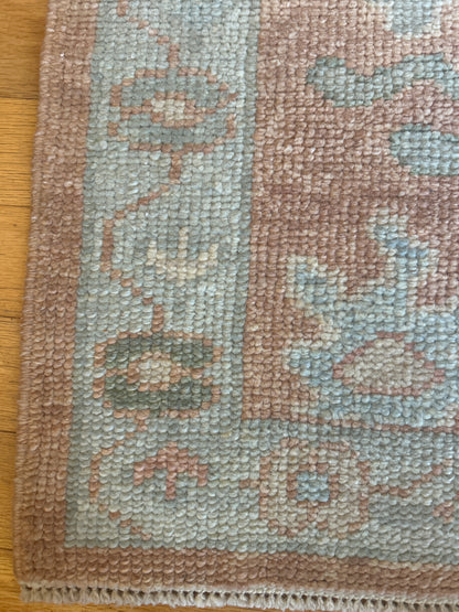 Turkish Oushak Rug, 2'5" x 3'7", in cream, peach, pink and teal - photo 3