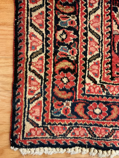 Antique Persian Lilian Runner, 3'7" x 4'9", in ivory, navy, red and salmon - photo 3
