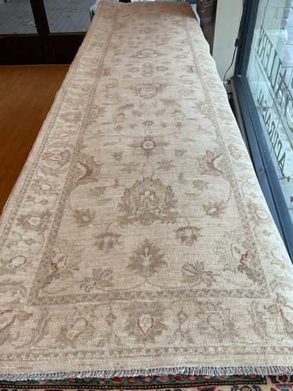 Pakistani Peshawar Runner, 2'9" x 9'10", in beige, ivory and tan - photo 4