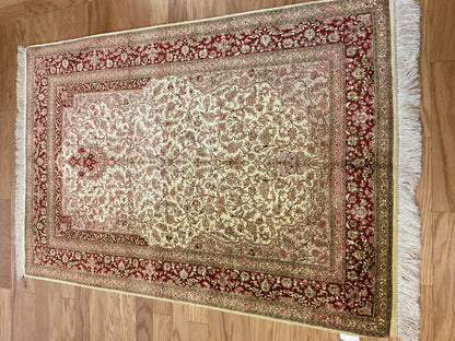 Persian Ghom Silk Rug, 3'3" x 4'10", in gold, ivory and red - photo 4